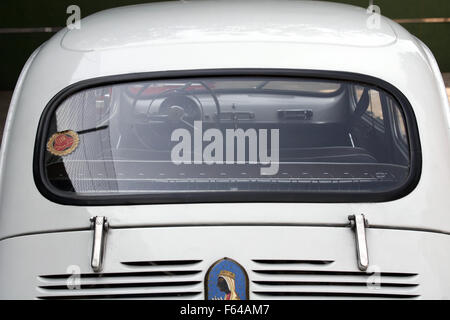 Sitz 800 unter Fiat Lizenz in Spanien hergestellt. Hintere Windschutzscheibe. Stockfoto