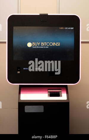 eine digitale Währung Bitcoin atm England uk Stockfoto