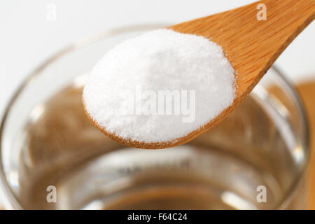 Detail des Kochens Soda auf Holzlöffel Stockfoto