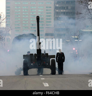 Montreal, Kanada. 11. November 2015. Remembrance Day Feierlichkeiten an der McGill University in Montreal, que, 11. November 2015. Bildnachweis: Lee Brown/Alamy Live-Nachrichten Stockfoto