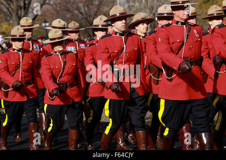 Montreal, Kanada. 11. November 2015. Remembrance Day Feierlichkeiten an der McGill University in Montreal, que, 11. November 2015. Bildnachweis: Lee Brown/Alamy Live-Nachrichten Stockfoto