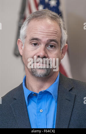 Emporia, Kansas, USA, 11. November 2015 Kongreßabgeordnetes Tim Huelskamp (R -KS) führt ein Rathaus Treffen Credit: Mark Reinstein Stockfoto