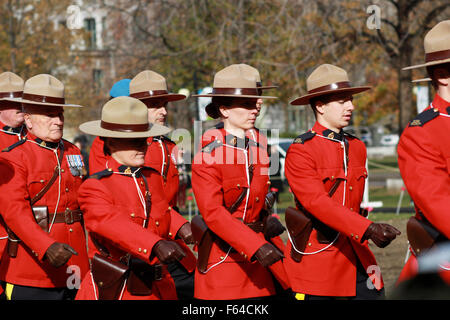 Montreal, Kanada. 11. November 2015. Remembrance Day Feierlichkeiten an der McGill University in Montreal, que, 11. November 2015. Bildnachweis: Lee Brown/Alamy Live-Nachrichten Stockfoto