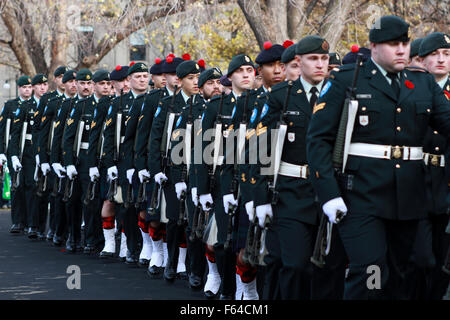 Montreal, Kanada. 11. November 2015. Remembrance Day Feierlichkeiten an der McGill University in Montreal, que, 11. November 2015. Bildnachweis: Lee Brown/Alamy Live-Nachrichten Stockfoto