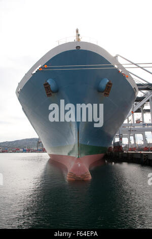 angedockte Containerschiff Bogen anzeigen Stockfoto