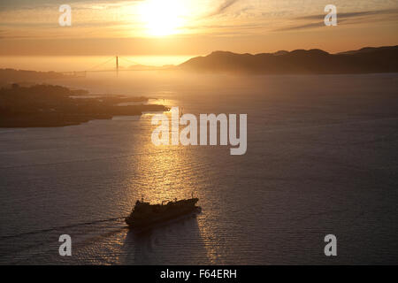 Schiff auf San Francisco Bay Luftbild Stockfoto