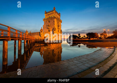 Turm von Belem in Lissabon bei Sonnenuntergang Stockfoto