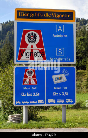 Melden Sie Post mit Bezug auf die Vignetten-Pflicht auf Autobahn in Österreich. Stockfoto