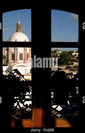 Die Kuppel der Parroquia San Pedro Kirche von der Posada de Las Minas Hotel in Mineral de Pozos, Guanajuato, Mexiko Stockfoto