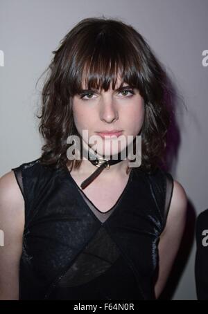 New York, NY, USA. 11. November 2015. Hari Nef im Ankunftsbereich für 21. jährlichen, 100-Gala-Feier, Guastavinos, New York, NY 11. November 2015. Bildnachweis: Derek Sturm/Everett Collection/Alamy Live-Nachrichten Stockfoto