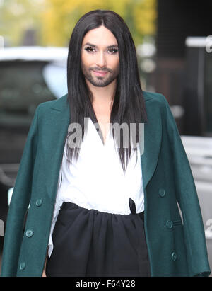 Conchita Wurst außerhalb ITV Studios mit: Conchita Wurst wo: London, Vereinigtes Königreich bei: 12. Oktober 2015 Stockfoto