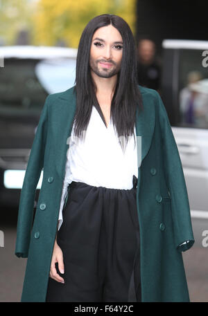 Conchita Wurst außerhalb ITV Studios mit: Conchita Wurst wo: London, Vereinigtes Königreich bei: 12. Oktober 2015 Stockfoto