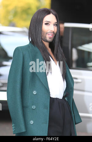 Conchita Wurst außerhalb ITV Studios mit: Conchita Wurst wo: London, Vereinigtes Königreich bei: 12. Oktober 2015 Stockfoto