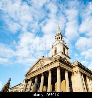 Blick auf die Fassade der St. Martins-in-the-Fields, Trafalgar Square, London, England, UK Stockfoto