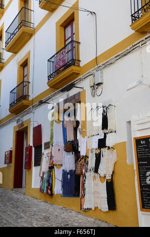 Einkaufen in Dalt Vila, der alten Stadt Eivissa, Ibiza Spanien Stockfoto