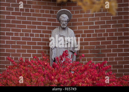 Statue des Heiligen Josef auf dem Gelände des St. Francis Wenn Assisi in St. Lambert Stockfoto