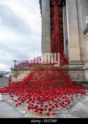 Mohnblumen weinend Fenster am St.-Georgs Halle in Liverpool. Stockfoto