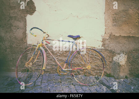 Oldtimer Fahrrad. Retro stilvoll Radfahren in der Stadt Stockfoto