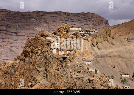 Indien, Himachal Pradesh, Spiti Valley, Dhankar Kloster auf Bergrücken oberhalb Dorf Stockfoto