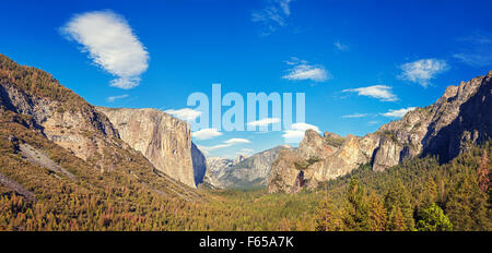 Yosemite-Tal von der Tunnel-Ansicht, Yosemite-Nationalpark, Kalifornien, USA. Stockfoto