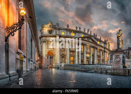 Italien. Rom. Der Vatikan. St.-Peters-Basilika. Skulptur des Heiligen Petrus. Stockfoto