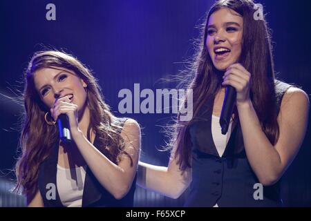 Pitch Perfect 2 Jahr: 2015 USA Regie: Elisabeth Banken Anna Kendrick, Hailee Steinfeld Stockfoto