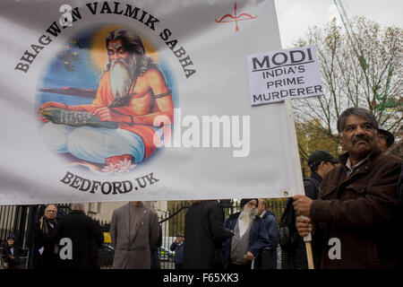 London, UK. 12. November 2015. Demonstranten in Whitehall demonstrieren gegen den dreitägigen Besuch in das Vereinigte Königreich von indische Premierminister Narendra Modi. Richard Baker / Alamy Live News. Stockfoto