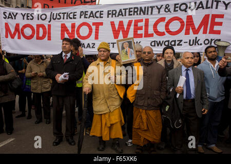 London, UK. 12. November 2015. Demonstranten in Whitehall demonstrieren gegen den dreitägigen Besuch in das Vereinigte Königreich von indische Premierminister Narendra Modi. Richard Baker / Alamy Live News. Stockfoto