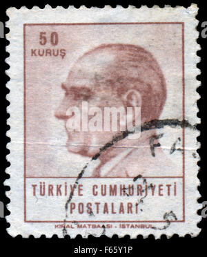 Türkei - CIRCA 1964: Briefmarke gedruckt in der Türkei zeigt ein Porträt von Kemal Atatürk, ca. 1964. Stockfoto