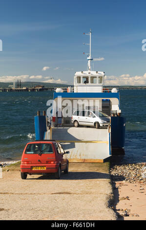 Die vier Autofähre "Cromarty Queen", die zwischen Cromarty und Nigg im Cromarty Firth, Ross-Shire, Schottland verläuft. Stockfoto