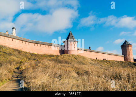 Wall St. Euthymios Kloster in Susdal, gründete im Jahr 1350. Goldener Ring von Russland Reisen Stockfoto