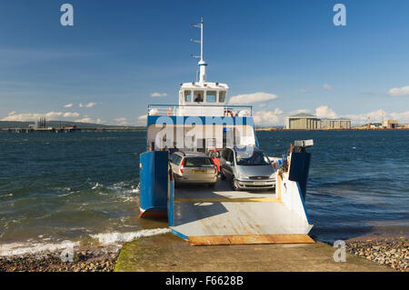 Die vier Autofähre "Cromarty Queen", die zwischen Cromarty und Nigg im Cromarty Firth, Ross-Shire, Schottland verläuft. Stockfoto