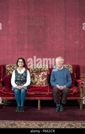 Wasfi Kani und Bamber Gascoigne in West Horsley Ort, welcher das neue Zuhause von Grange Park Opera, Surrey, England, UK soll Stockfoto