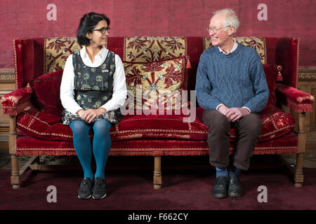 Wasfi Kani und Bamber Gascoigne in West Horsley Ort, welcher das neue Zuhause von Grange Park Opera, Surrey, England, UK soll Stockfoto