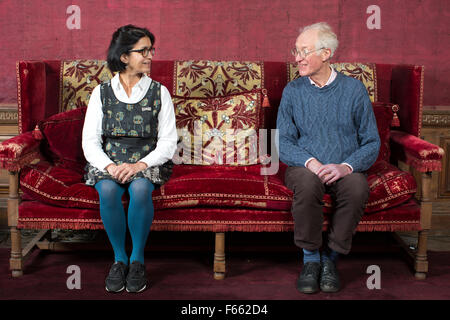 Wasfi Kani und Bamber Gascoigne in West Horsley Ort, welcher das neue Zuhause von Grange Park Opera, Surrey, England, UK soll Stockfoto