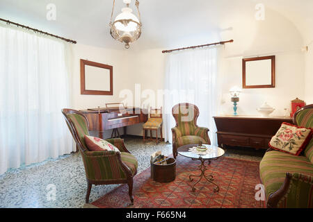 Wohnzimmer mit Antiquitäten, italienische Interieur Stockfoto