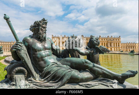 Bronzestatue, Schloss Versailles, UNESCO-Weltkulturerbe, Yvelines, Region Ile de France, Frankreich Stockfoto