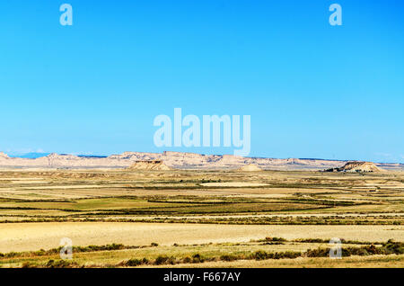 Bardenas Reales Naturpark, erstreckt sich eine einzigartige halbwüstenartige Landschaft über 42.500 ha im süd-östlichen Navarra. Stockfoto