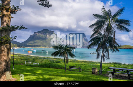 Lord-Howe-Insel, Tasmansee, New-South.Wales, Australien, Lagoon Beach mit Mount Lidgbird und Mount Gower im Hintergrund Stockfoto