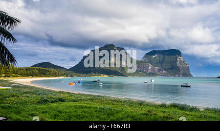 Lord-Howe-Insel, Tasmansee, New-South.Wales, Australien, Lagoon Beach mit Mount Lidgbird und Mount Gower im Hintergrund Stockfoto