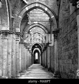 SAN GALGANO, Italien: Verlassene alte Abtei in der Toskana Stockfoto