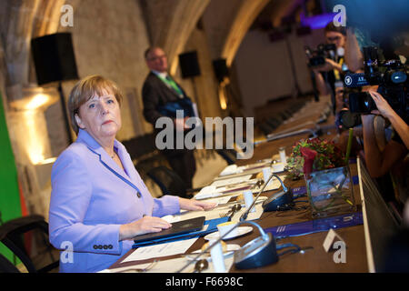 Valletta, Malta. 12. November 2015. Bundeskanzlerin Angela Merkel besucht ein informelles Treffen der Staats- und Regierungschefs über die Einwanderung in Valletta, Malta am 12. November 2015. Bildnachweis: Jin Yu/Xinhua/Alamy Live-Nachrichten Stockfoto