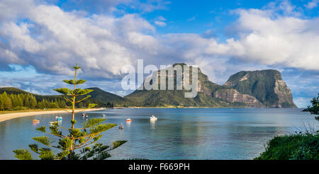 Lord-Howe-Insel, Tasmansee, New-South.Wales, Australien, die Lagune mit Mount Lidgbird und Mount Gower im Hintergrund. Stockfoto