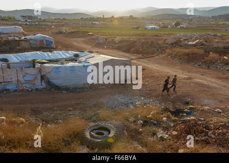 Libanon Beqaa Tal, Deir el Ahmad, Lager für syrische Flüchtlinge / LIBANON Bekaa Tal, Deir el Ahmad, Syrische Camp Fuer Fluechtlinge am Dorfrand Stockfoto