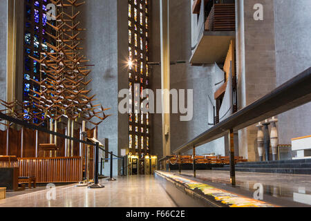 Das Interieur des neuen Coventry Cathedral, Coventry, Warwickshire, England, UK Stockfoto