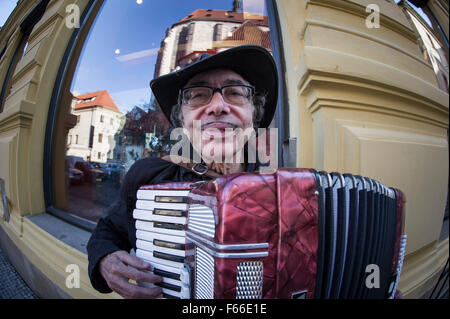 Akkordeonspieler in Prag Schnallen Stockfoto