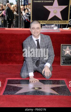 New York, NY, USA. 12. November 2015. Daniel Radcliffe bei der Induktion Zeremonie für Stern auf dem Hollywood Walk of Fame für Daniel Radcliffe, Hollywood Boulevard, New York, NY 12. November 2015. Bildnachweis: Michael Germana/Everett Collection/Alamy Live-Nachrichten Stockfoto