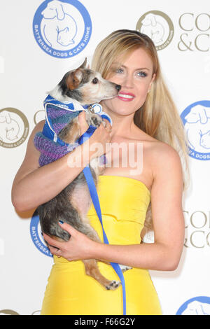 London, UK. 12. November 2015. Camilla Kerslake Teilnahme an den Kragen & Mäntel Ball am Battersea Evolution für die Battersea Dogss & Cats Home 11.12.2015 Credit: Peter Phillips/Alamy Live News Stockfoto