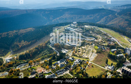 Winterberg Bobbahn Luftaufnahmen mit Tag Bobhaus, Winterberg, Sauerland, Nordrhein-Westfalen, Deutschland, Europa, Antenne Stockfoto