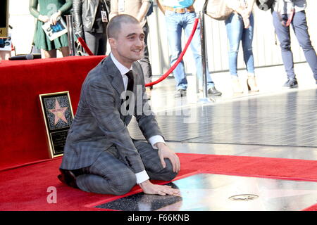 Hollywood, Kalifornien, USA. 11. November 2015. I15792CHW. Daniel Radcliffe geehrt mit Stern auf dem Hollywood Walk Of Fame.6801 Hollywood Blvd, Hollywood, CA.11122015.DANIEL RADCLIFFE. © Clinton H. WallacePhotomundo International Fotos Inc © Clinton WallaceGlobe Fotos/ZUMA Draht/Alamy Live-Nachrichten Stockfoto